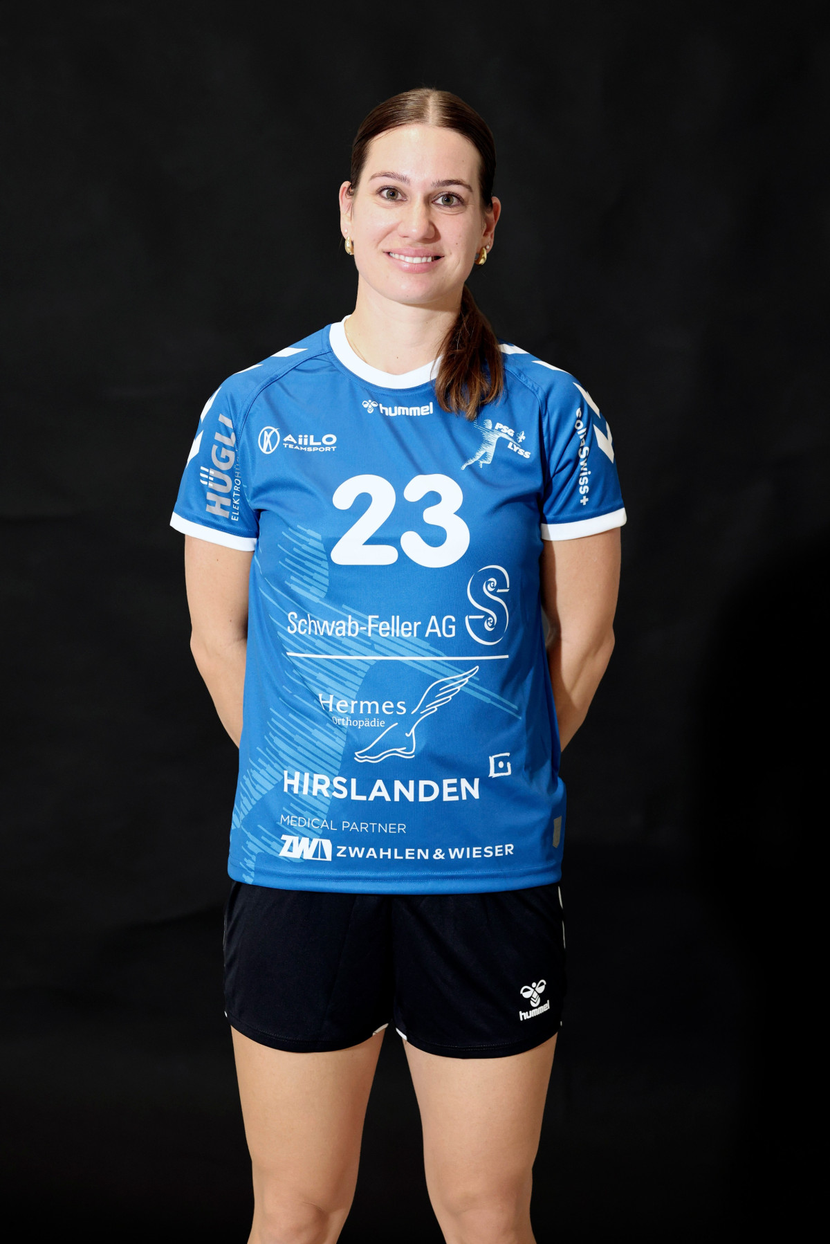 #23 Simone Linder